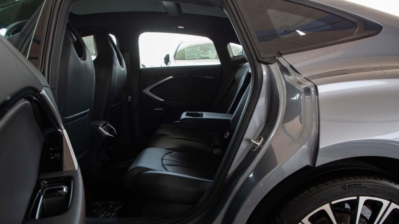 أم جي 7 MG7 DCT ELEGANCE EDITION 1.5T   WHITE / GRAY 2025
