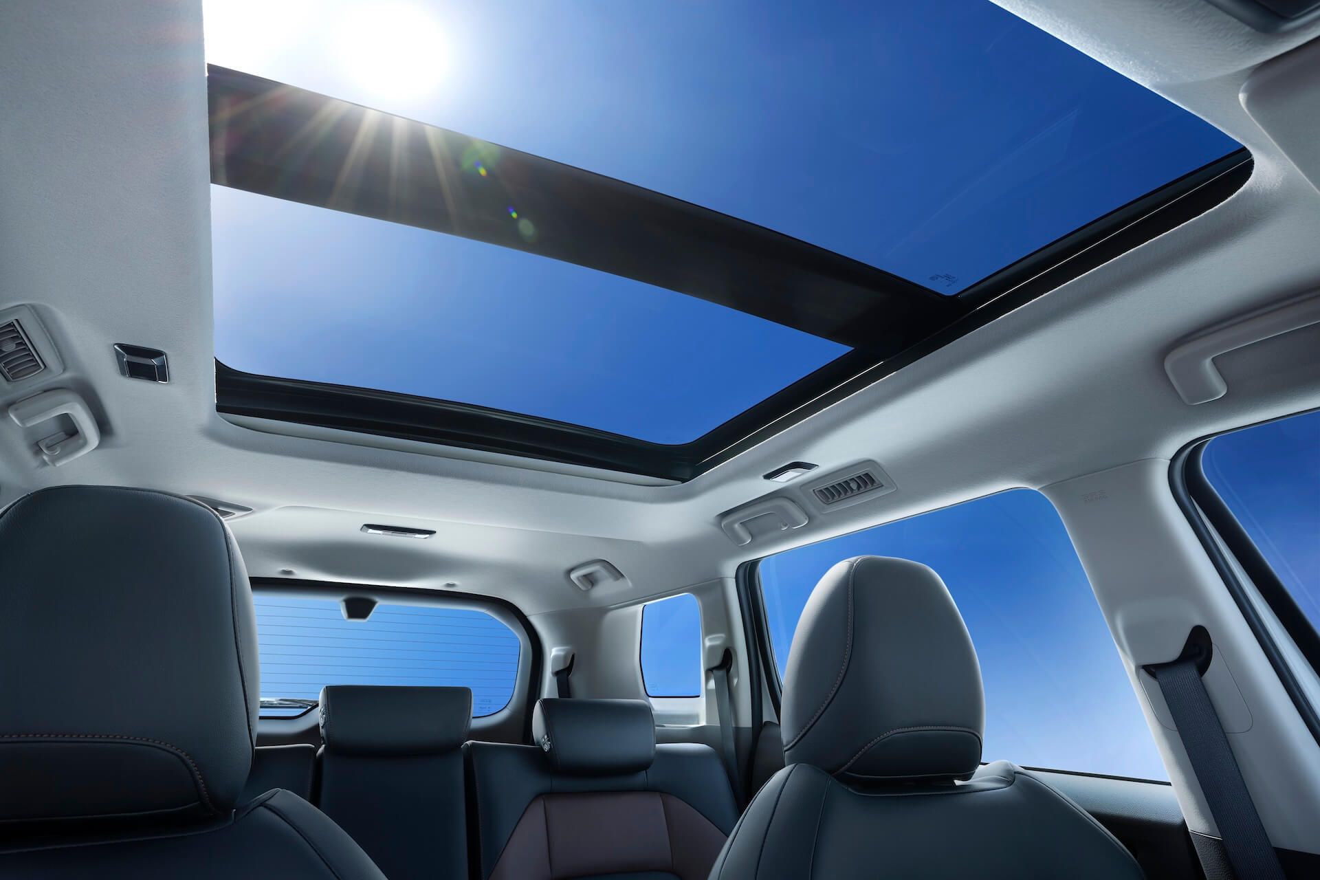 Mitsubishi Destinator interior - Panoramic Roof