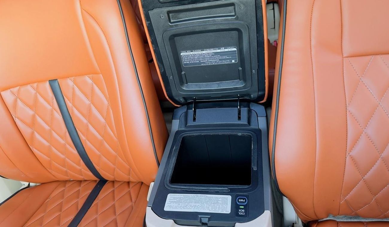 تويوتا برادو 2017 VXR Full Option Sunroof | Cool Box | Electric Seats | Leather Seats Very Clean and Perfect Titl