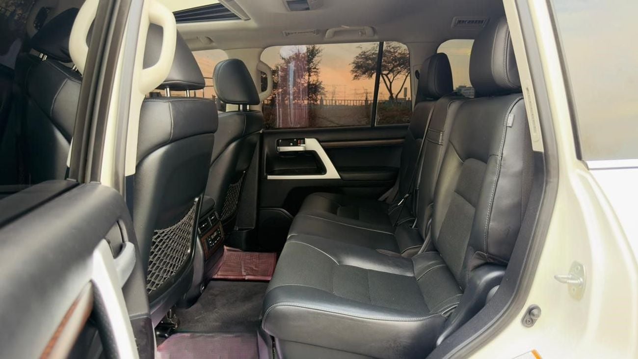 Toyota Land Cruiser 2019 | 4.5L DIESEL | AT | RHD | HEAVY BULL BAR WITH LED FOCUSED LIGHTS | PUSH START ENGINE | REAR CL