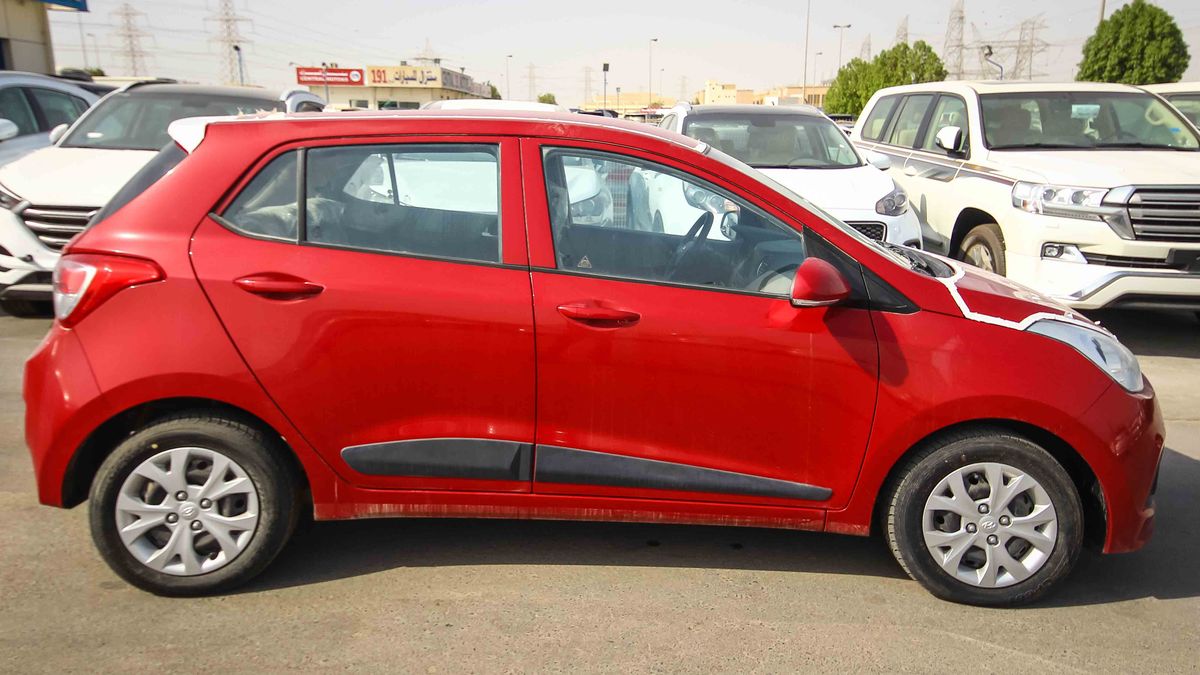 Hyundai i10 for sale: AED 25,500. Red, 2016