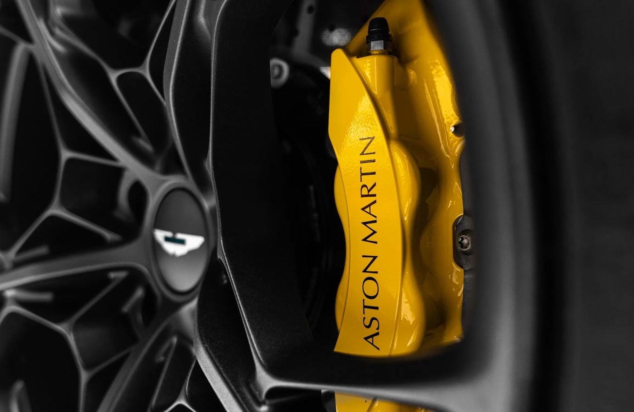 Aston Martin Valhalla 4.0L V8 Twin-Turbo Engine + eMotors