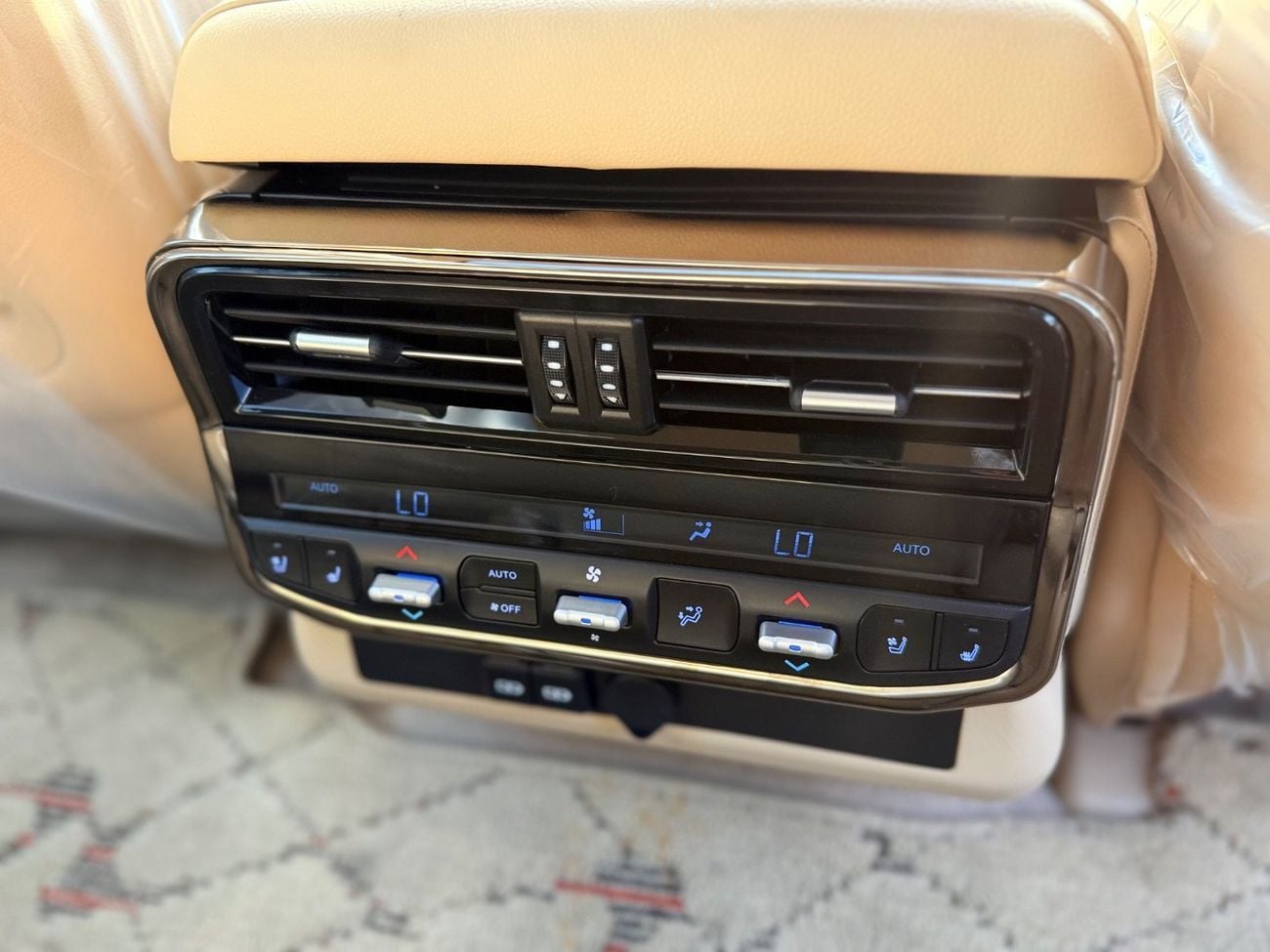 Toyota Land Cruiser GXR+ 4.0L Toyota Landcuriser GXR V8 4.0L modified inside and outside 2025 full option petrol