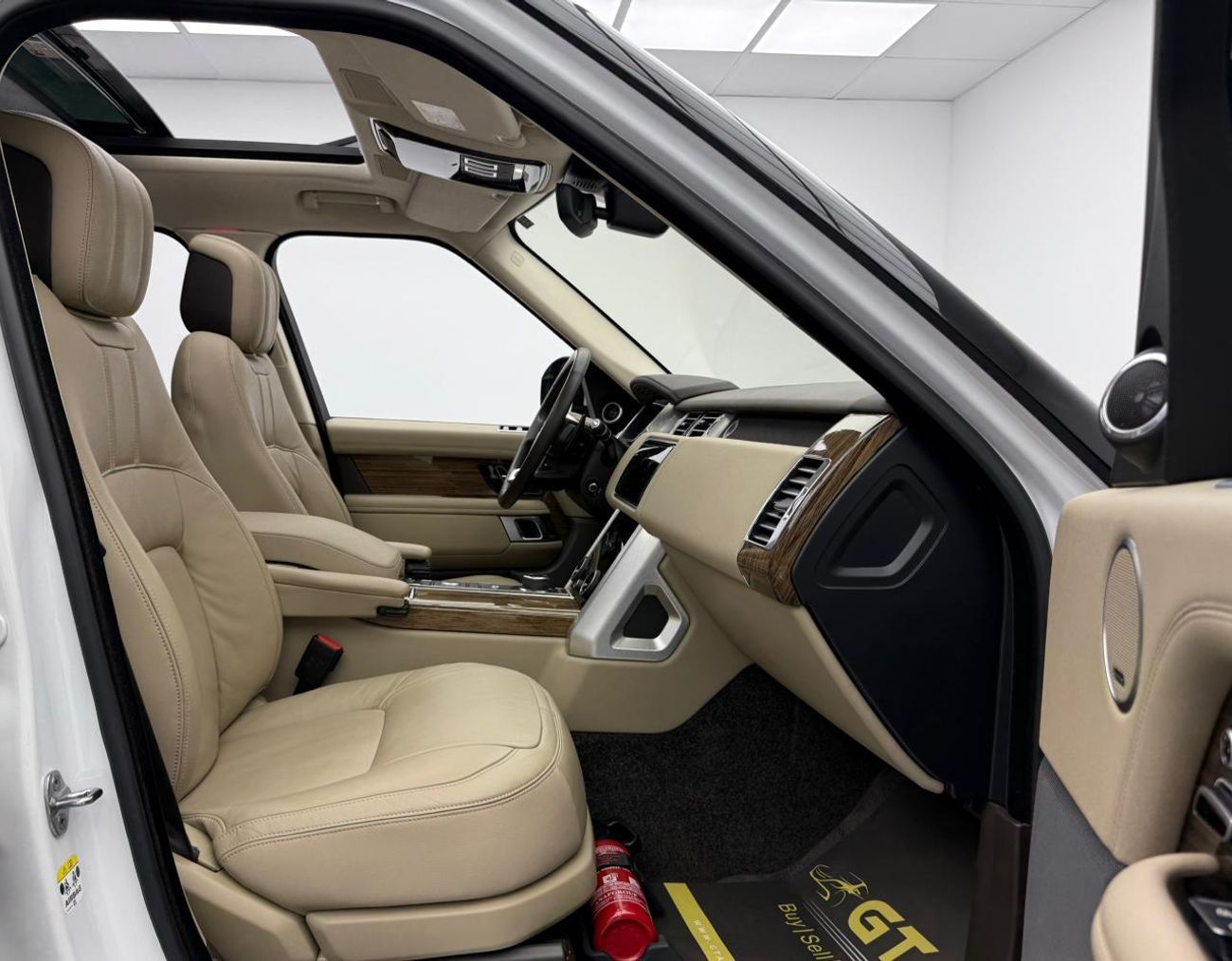 Land Rover Range Rover 2021 Range Rover Vogue V6, 2026 RR Warranty + Service Pack, Fully Loaded, Excellent Condition, GCC