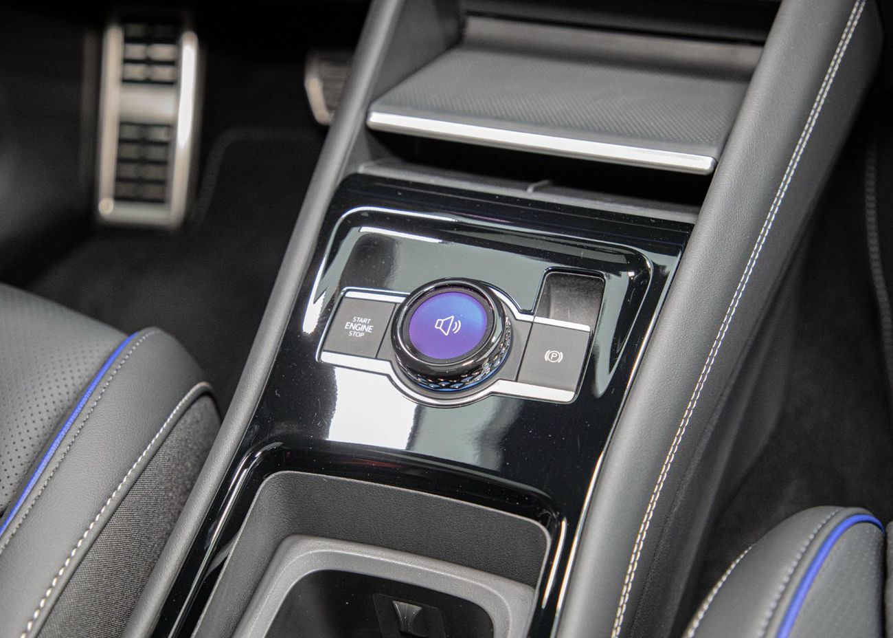 Volkswagen Tiguan R-Line 2.0L 2,195x60 • 20% DP • 2025 Volkswagen Tiguan R-Line Black Edition • VW Warranty + Service 