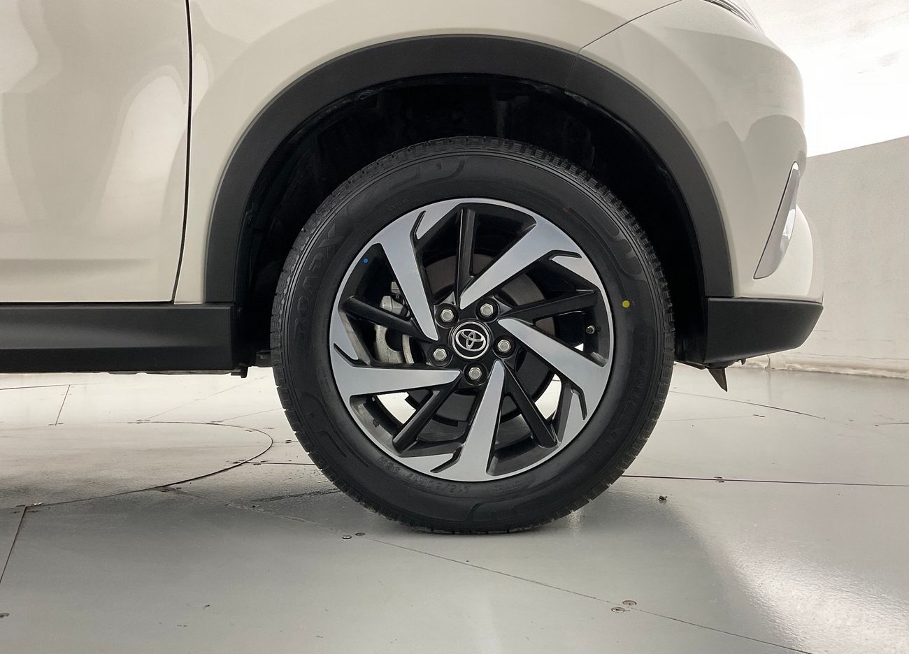 Land Rover Discovery HSE | 1 year free warranty | 0 Down Payment