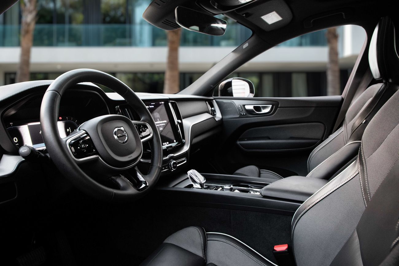 فولفو XC 60 XC60 B5 Ultimate Dark | 2,625 P.M | 0% Downpayment | Al Futtaim Warranty!