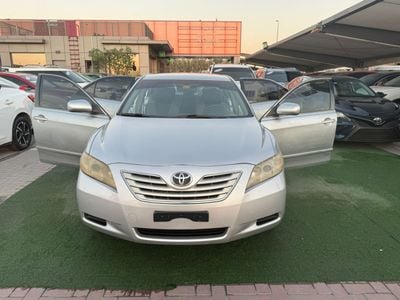 Toyota Camry 4-cylinder, first owner, two original keys