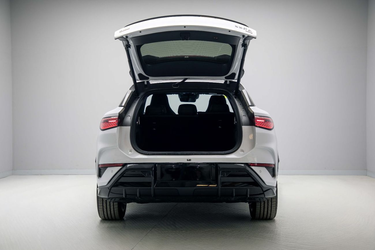 BYD Sealion 7 RWD Intelligent Driving - White Inside Black | Export Only