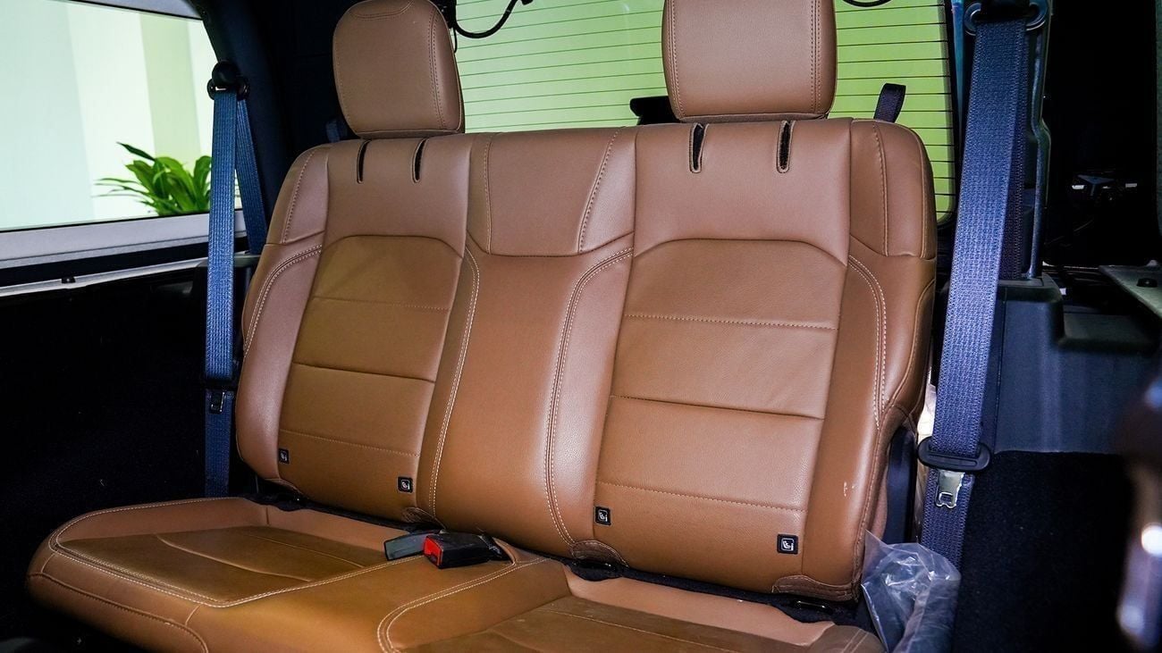 Jeep Wrangler SAHARA 3.6L A/T (5 Seater)