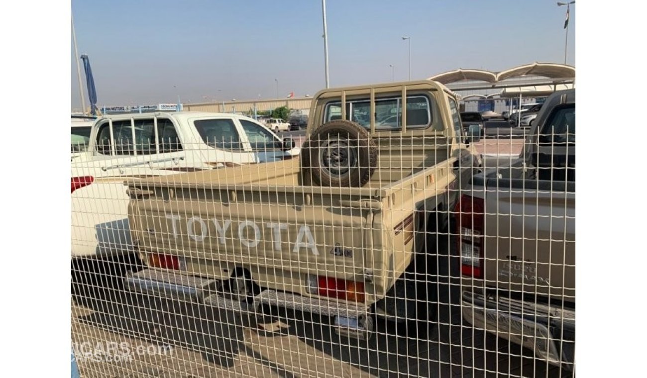 Toyota Land Cruiser Pick Up Pick up Petrol  4x4 2018