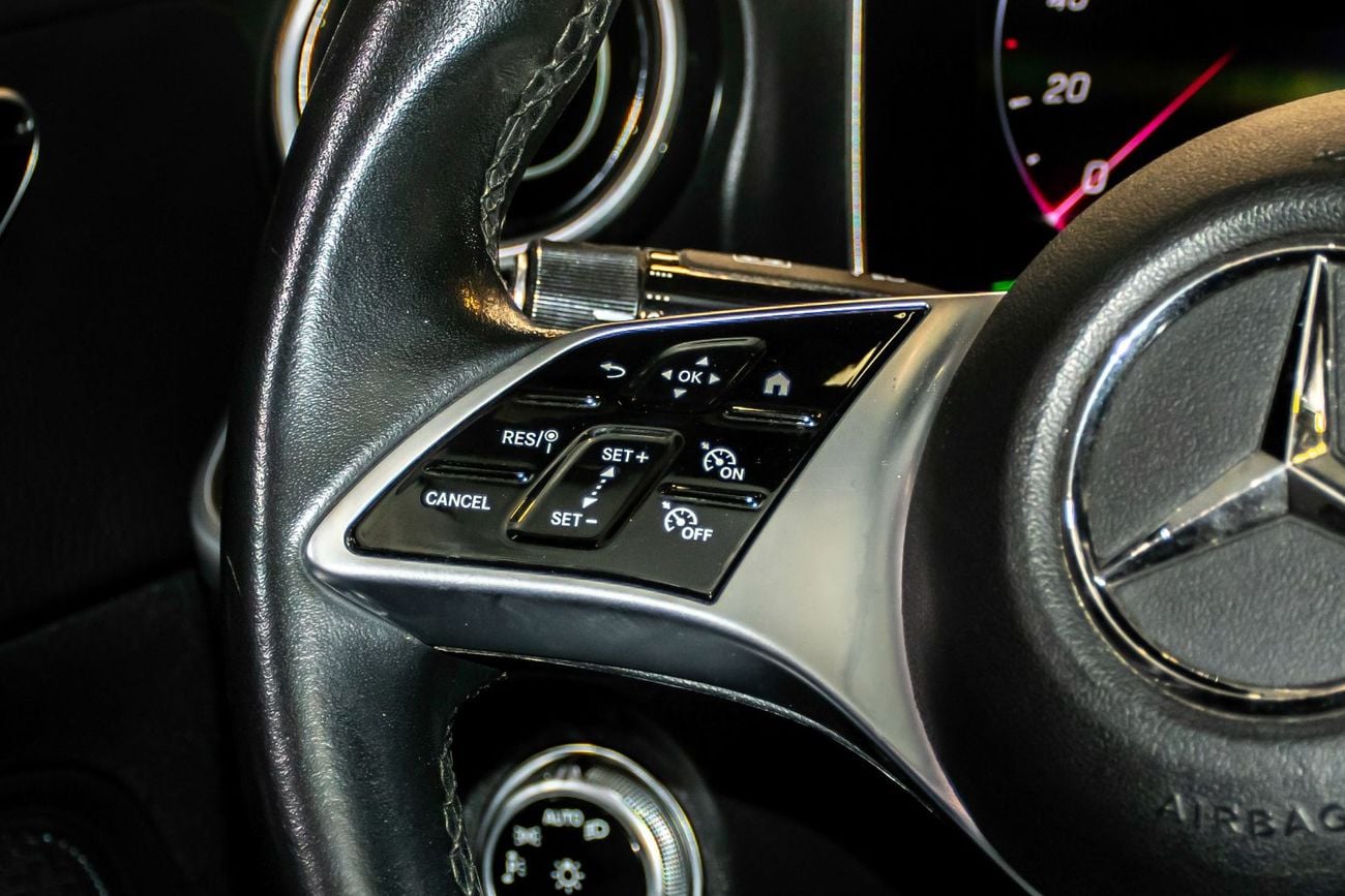 Mercedes Benz C300 STD (NON GCC)