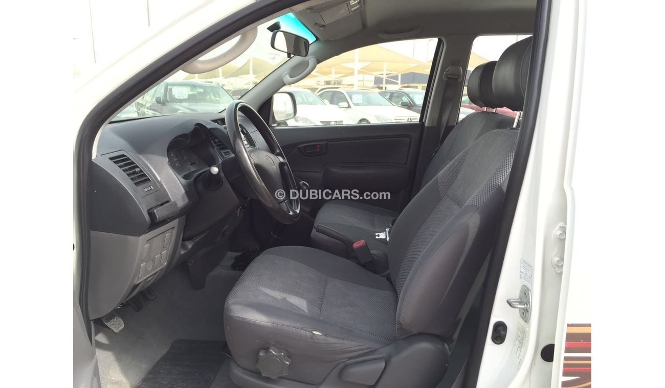 Toyota Hilux 4X4 DOUBLE CABIN