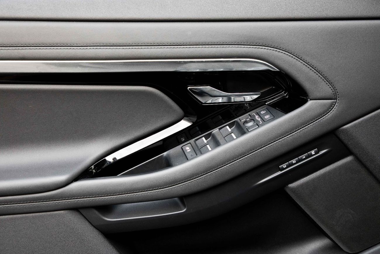 لاند روفر رانج روفر إيفوك 3,212 P.M | Range Rover Evoque R-Dynamic | 0% Downpayment | Amazing Condition!