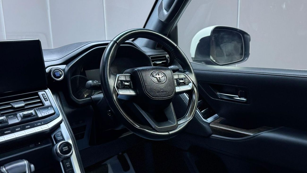 تويوتا لاند كروزر Full option LC300, perfect inside and outside