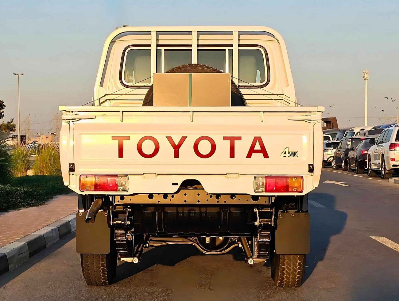 Toyota Land Cruiser Pick Up / DOUBLE CABIN / 4.2L V6 DIESEL M/T / LEATHER SEATS / DIFFLOCK , SNORKEL / 4WD (CODE # 68084)