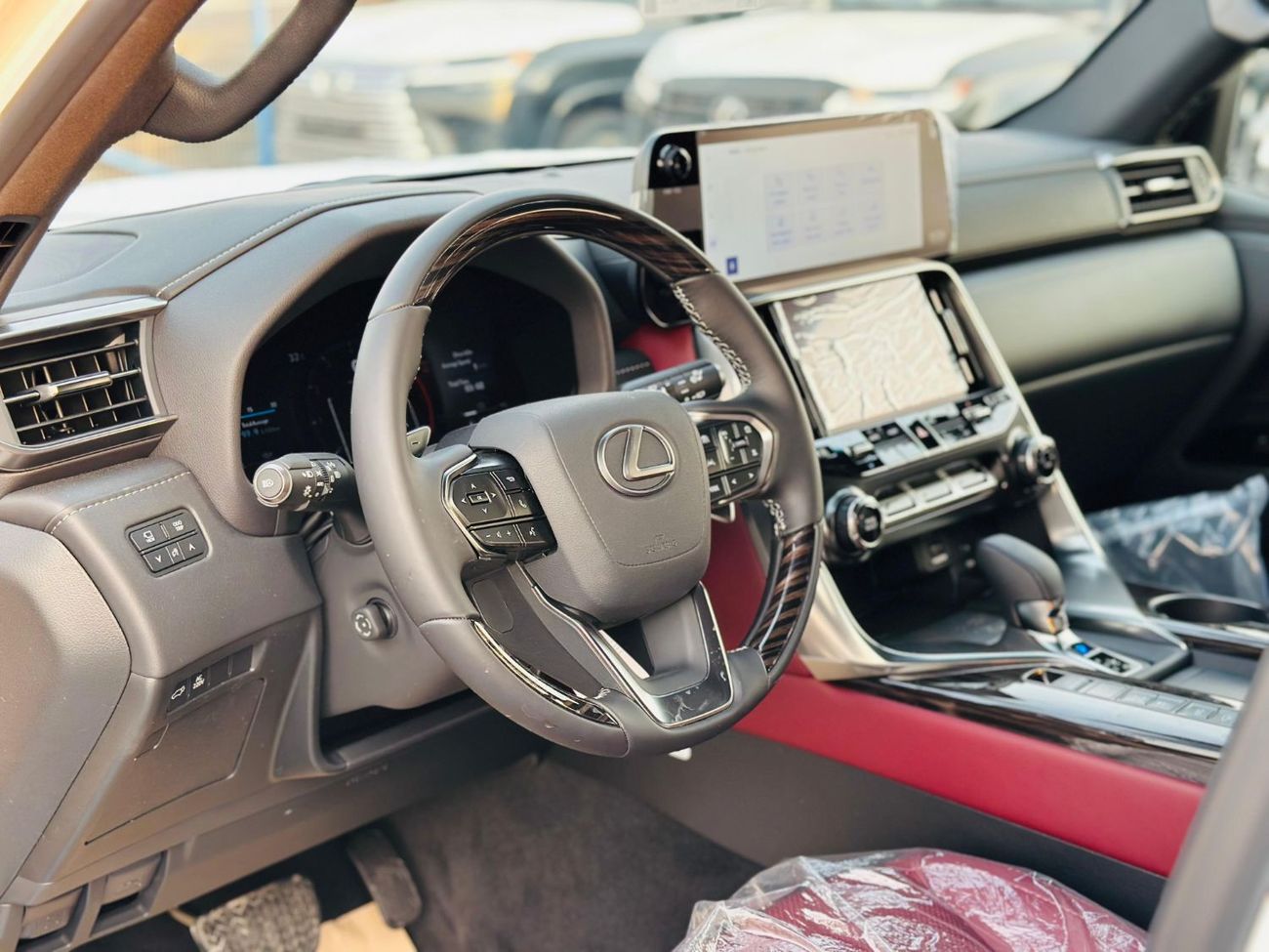 لكزس LX 700h Signature