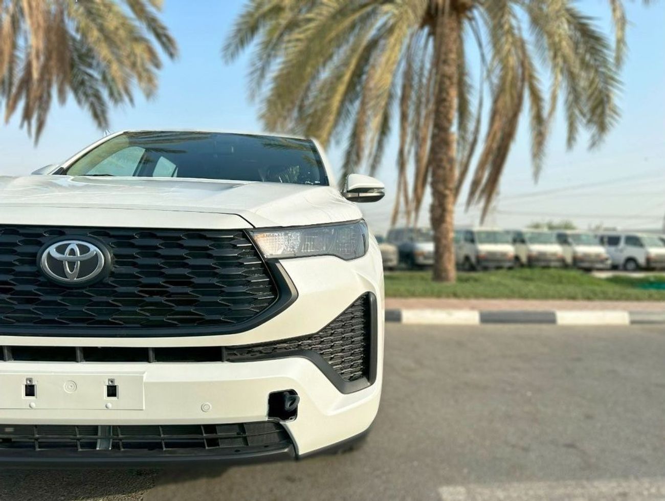 تويوتا إينوفا Toyota Innova 2.0L, FWD Petrol-2.0 L. 2024