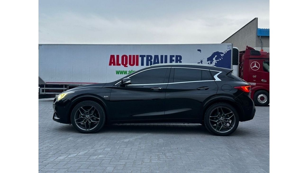 Infiniti Q30 Premium