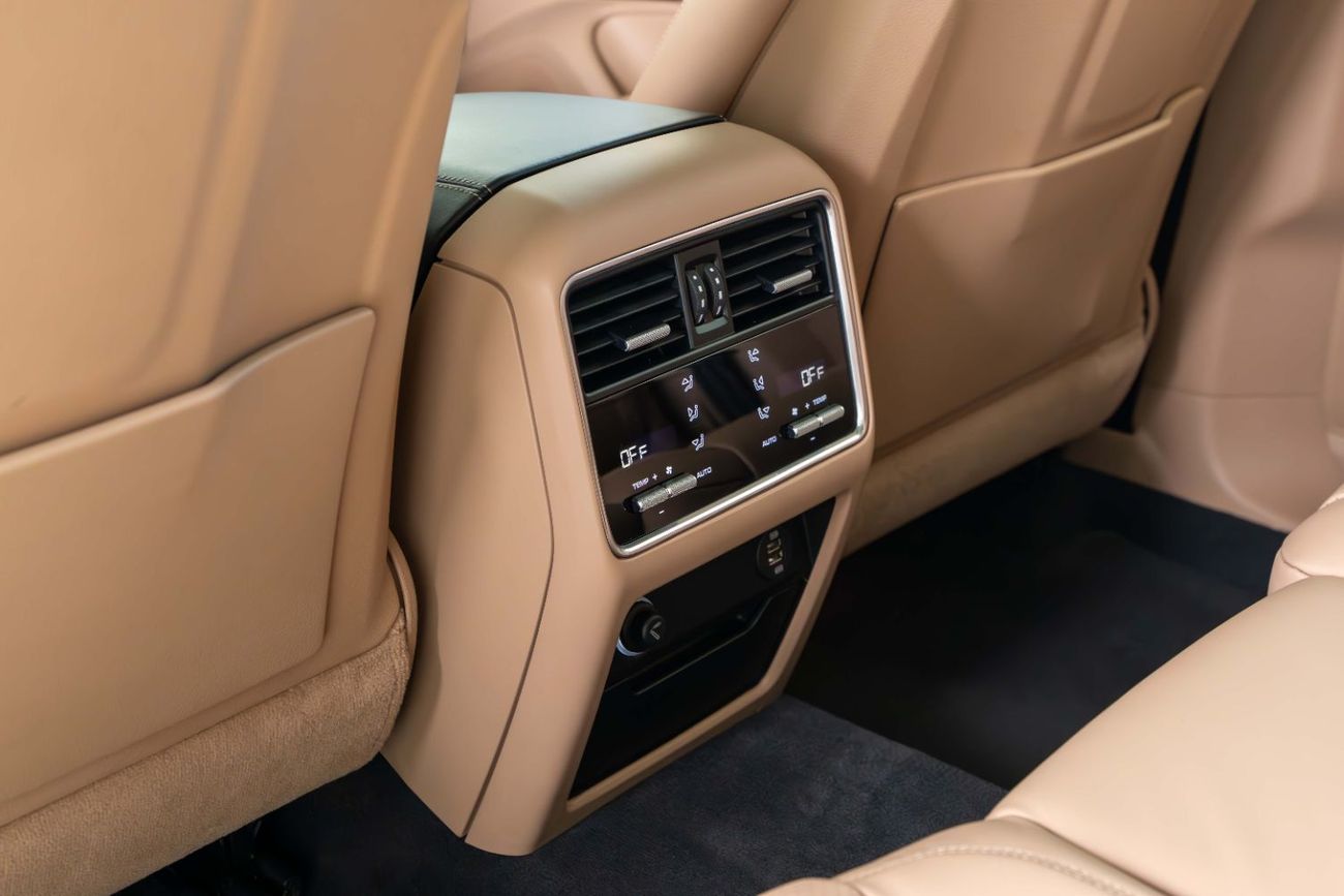 Porsche Cayenne S 2.9L (440 HP) High Specfications-Metallic Grey-Turbo Wheels-Black Brake Callipers