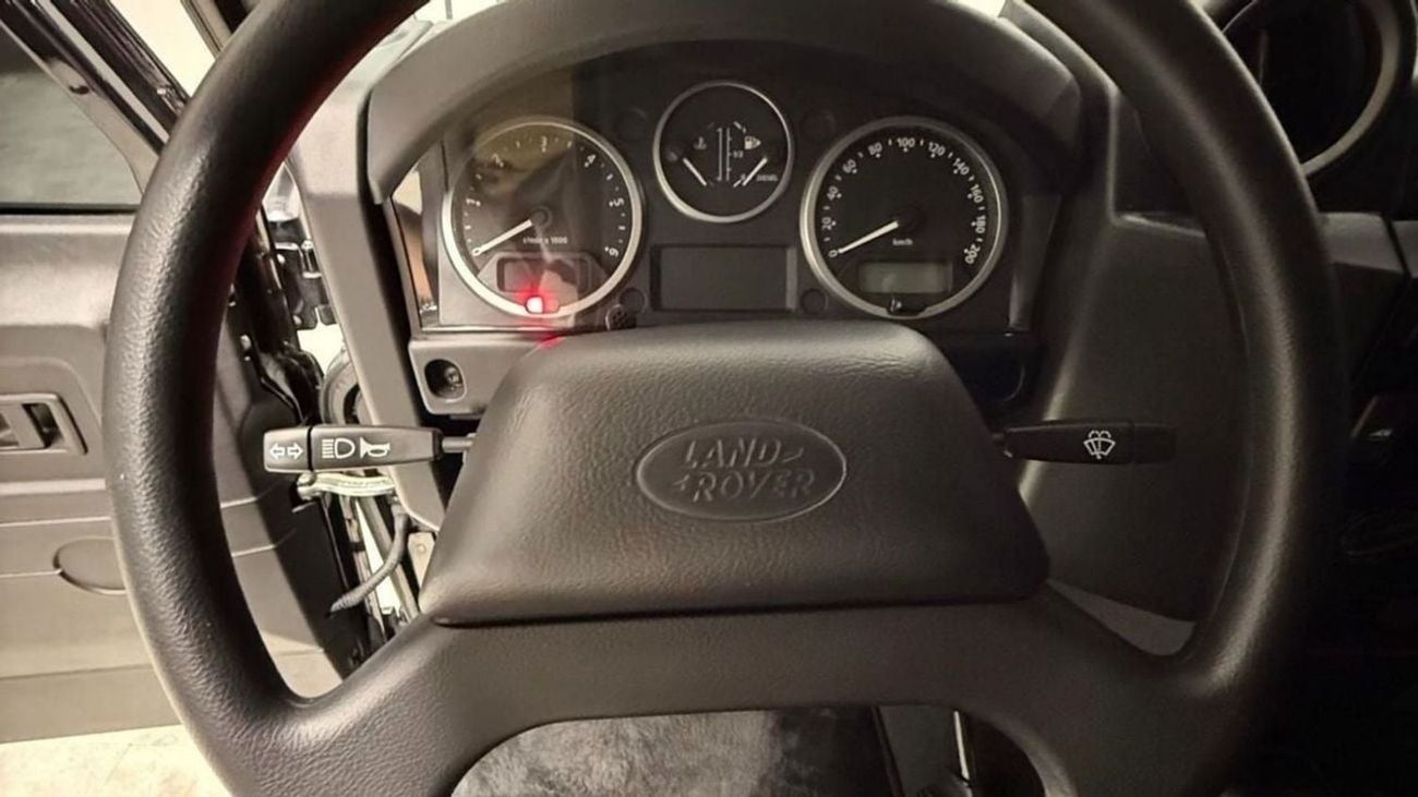 Land Rover Defender 110 Land Rover Defender 2015 GCC specs