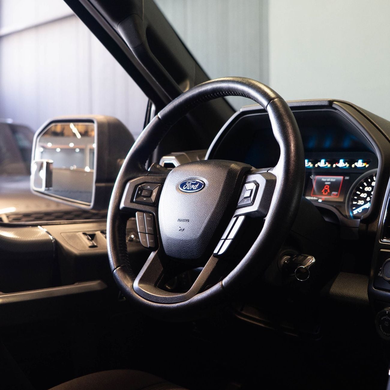 Ford F 150 XLT 5.0L (385 HP) Double Cab Utility AED 2,572 P.M • 0% Downpayment • Ford F-150 XLT Crew • 1 Year W