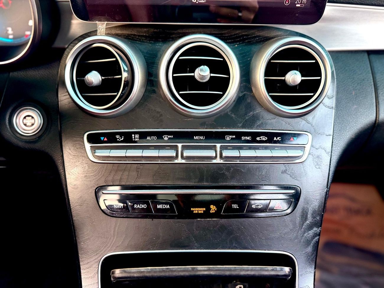 مرسيدس بنز C 200 MERCEDES C200 MODLE 2019 GCC SPACE FULL OPTION 360 CAMERA