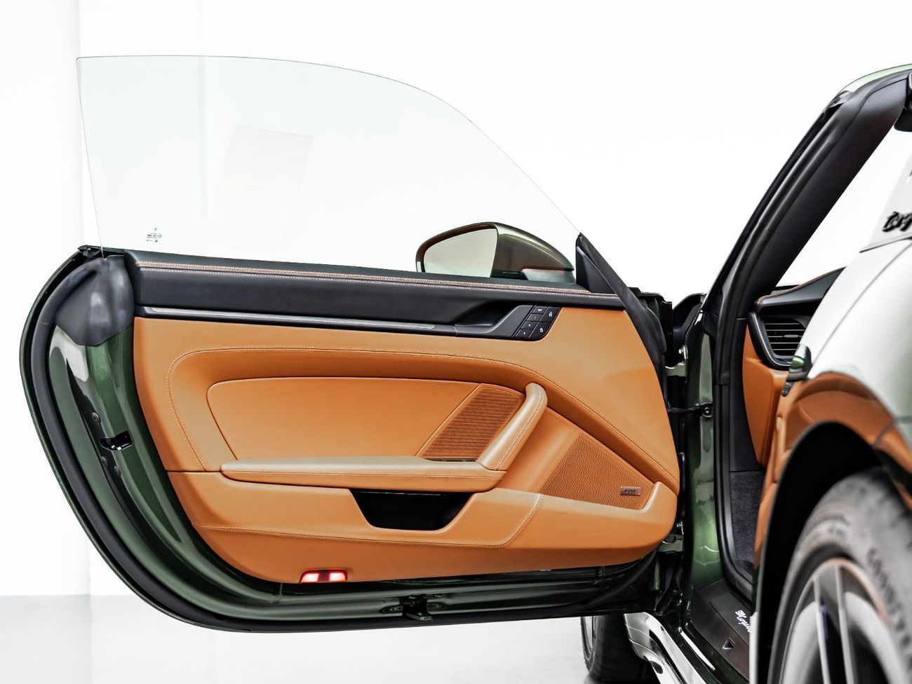 بورش 911 Targa 4GTS 3.0L (475 HP)