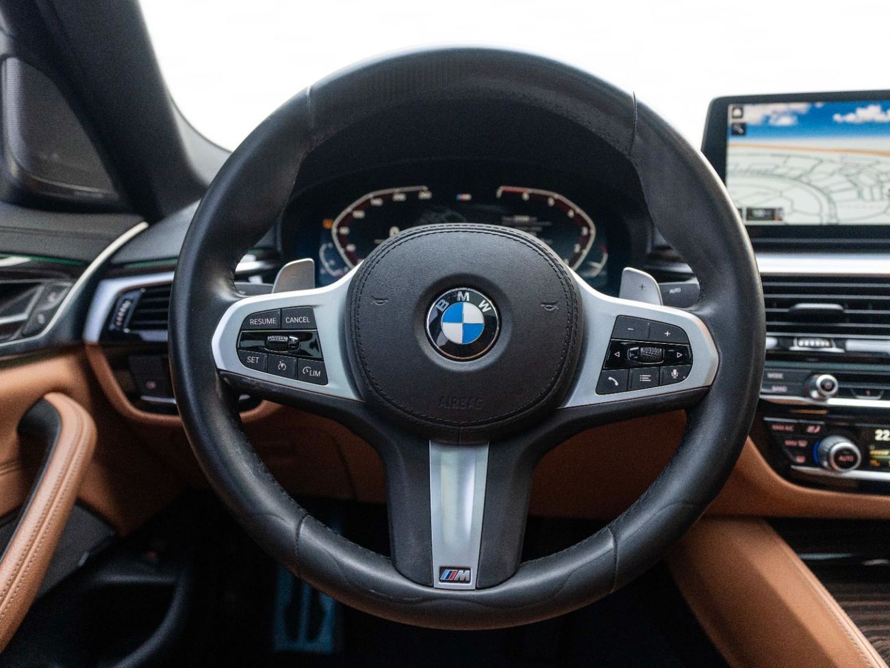 بي أم دبليو 530i Luxury M Sport Package 2.0L