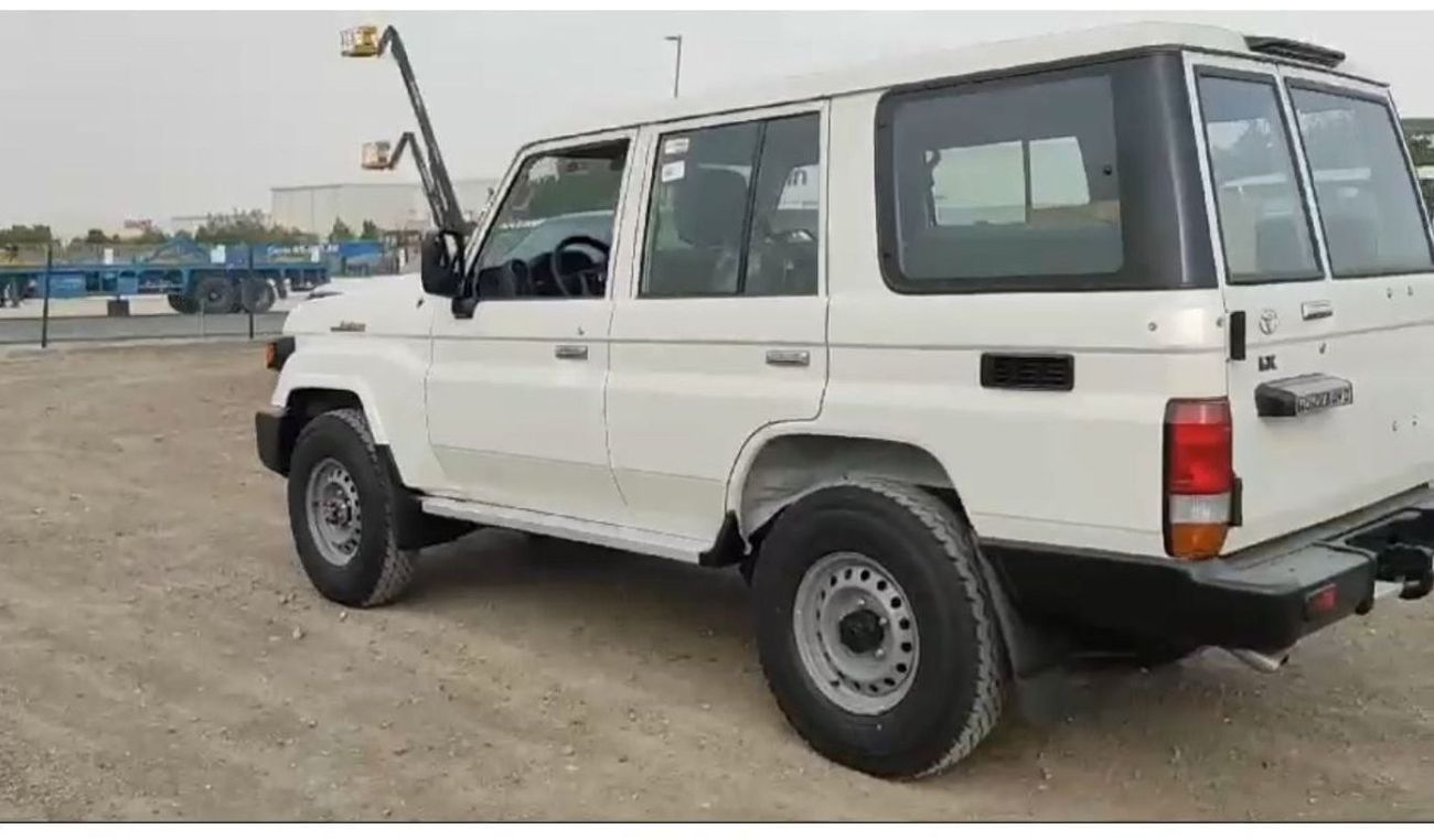 تويوتا لاند كروزر 70 LC76 4.2L MT DIESEL 5 DOORS