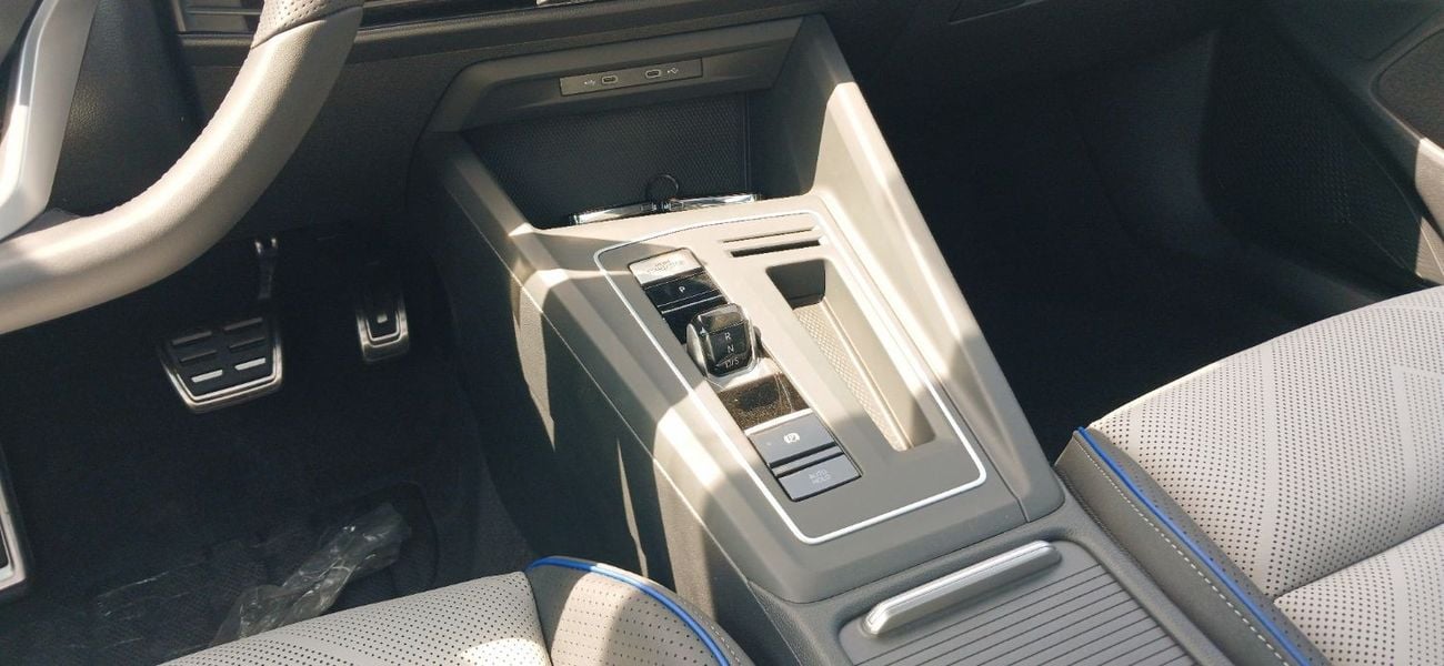 Volkswagen Golf Volkswagen Golf R-Line 1.5L Petrol 2025YM