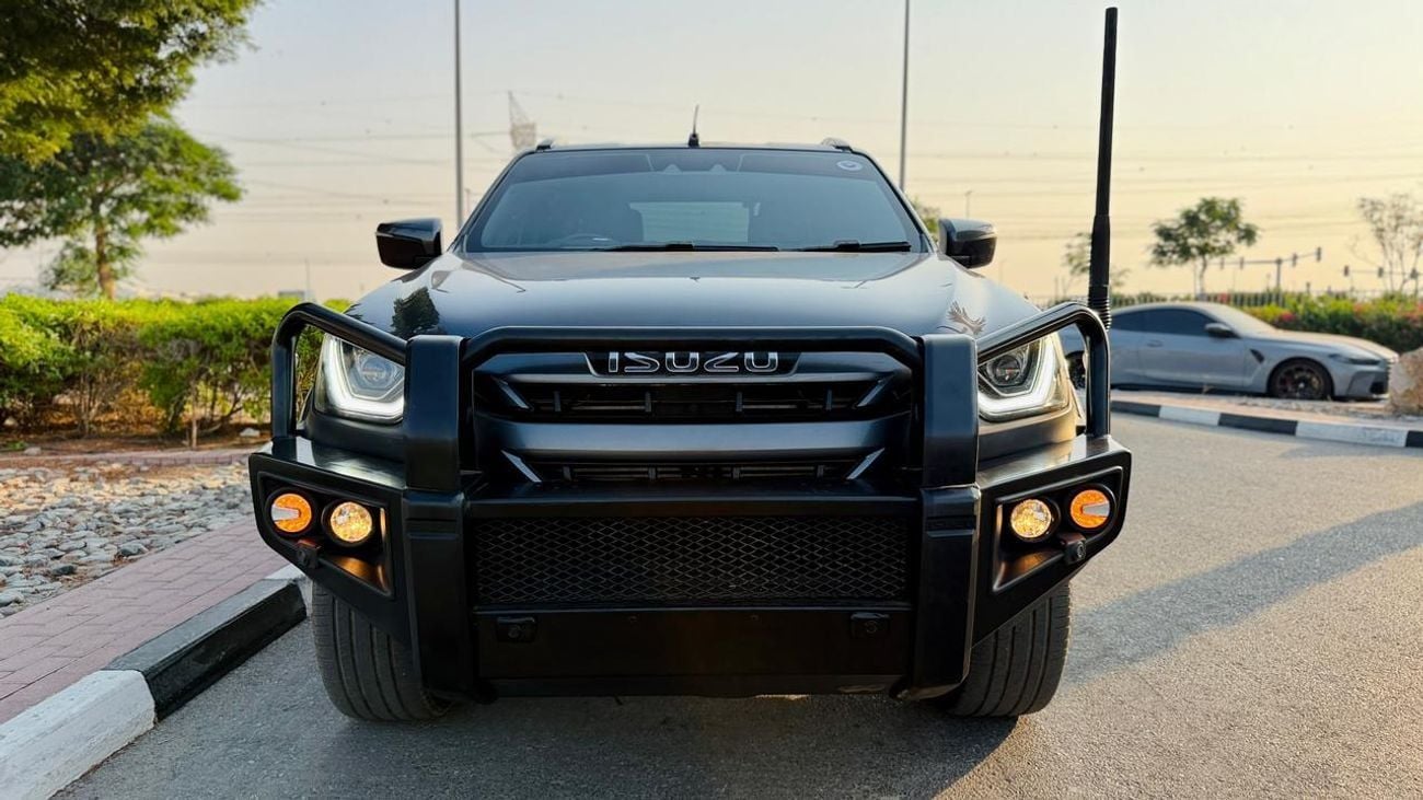 إيسوزو D ماكس X-TERRAIN | HEAVY OFF-ROAD FRONT BUMPER | PUSH START | REAR VIEW CAMERA | AT | 3.0L DIESEL | POWER S
