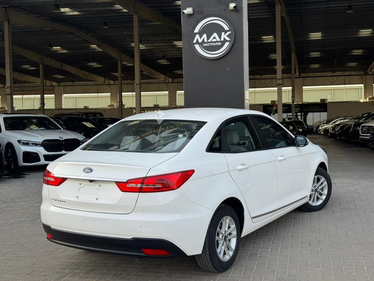 Ford Escort ECO CAR / GCC / BIG SCREEN / RIMS / APPLE ANDROID AUTO / IN PERFECT CONDITION