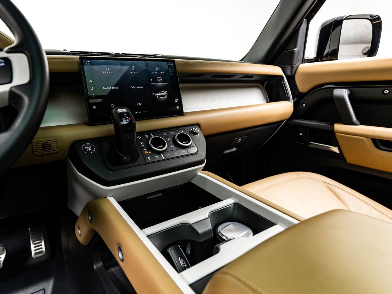 Land Rover Defender P400 110 X-Dynamic HSE 3.0L (5 Seater) 2025 Land Rover Defender 110 HSE P400, 2029 Land Rover Warran