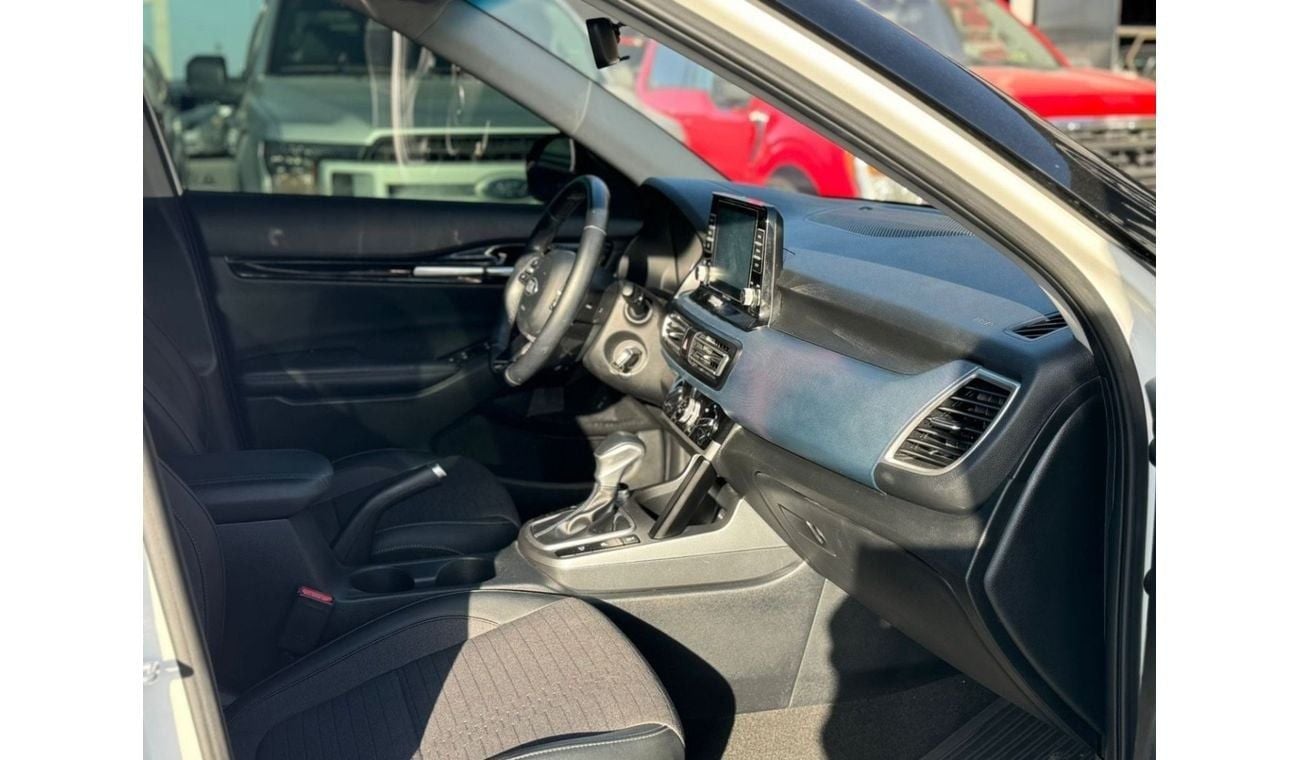 Kia Seltos Std 1.6L (121 HP)