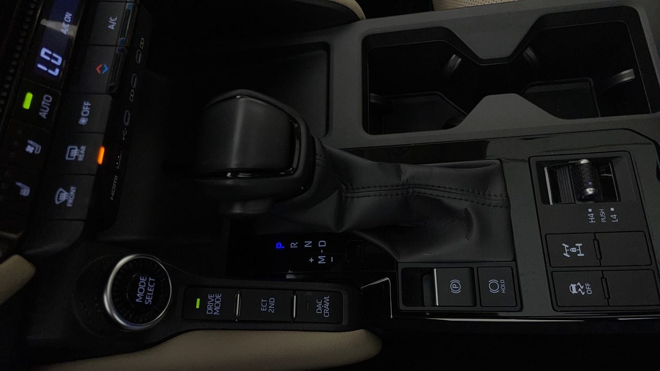 تويوتا لاند كروزر GXR 2.4 | بدون دفعة مقدمة | اختبار القيادة في المنزل