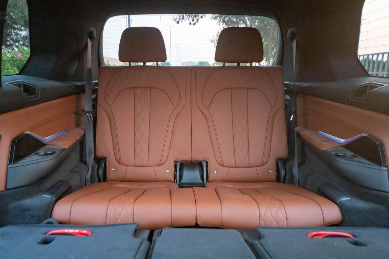 بي أم دبليو X7 xDriveM60i (6 Seats)