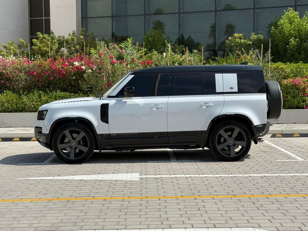 لاند روفر ديفندر 110 X P525 5.0L