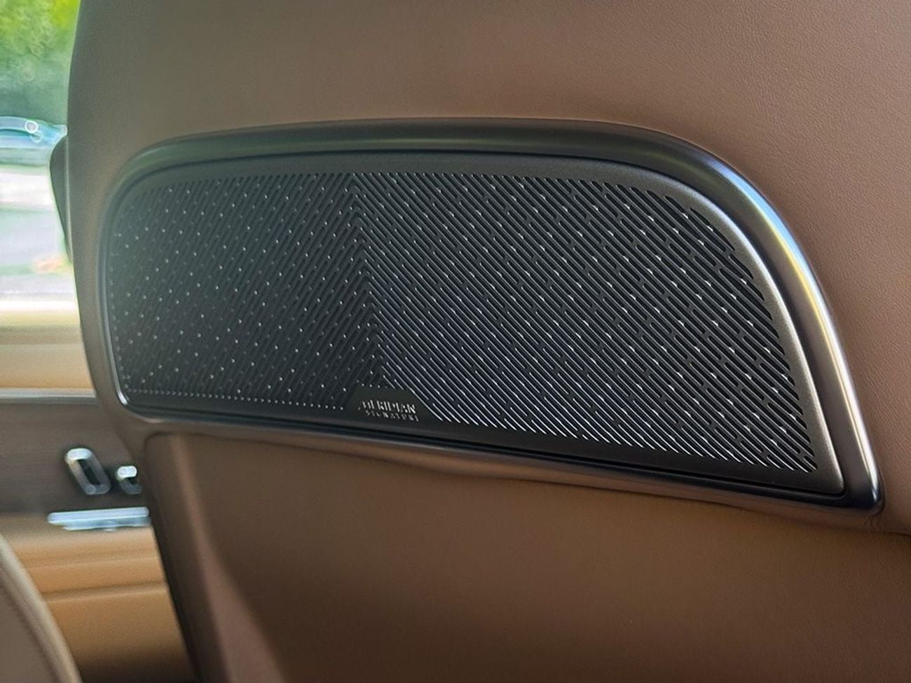 Land Rover Range Rover LWB AUTOBIOGRAPHY P460E IN RIGHT HAND DRIVE