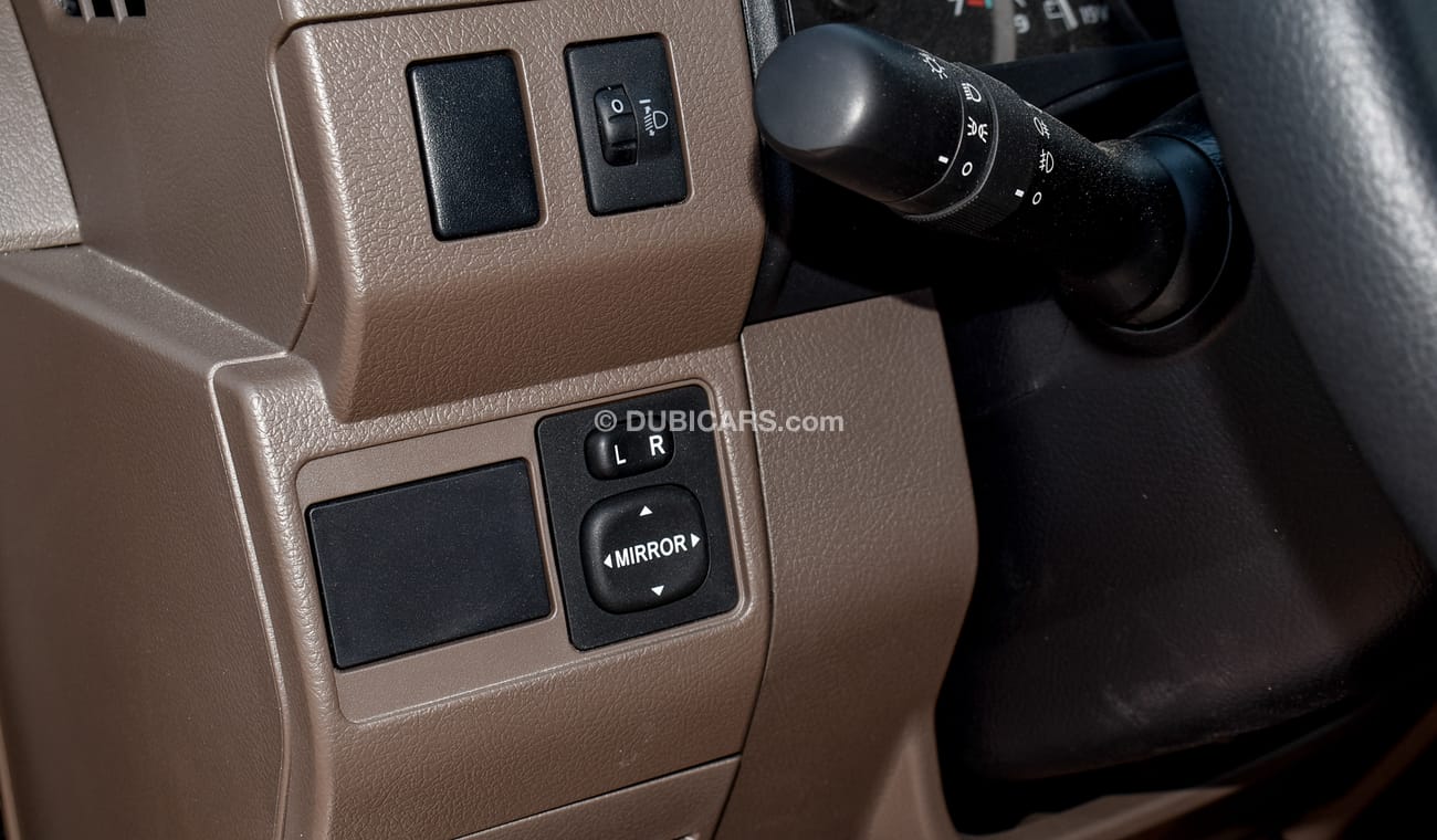 Toyota Land Cruiser Pick Up SC LX 4.0L V6 YM 2024