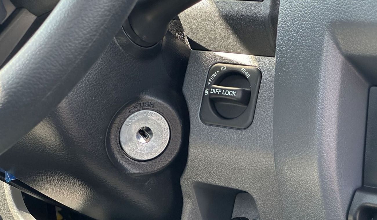 Toyota Land Cruiser 79 4.2L SC 3STR DSL 2 AIRBAG & ABS MT