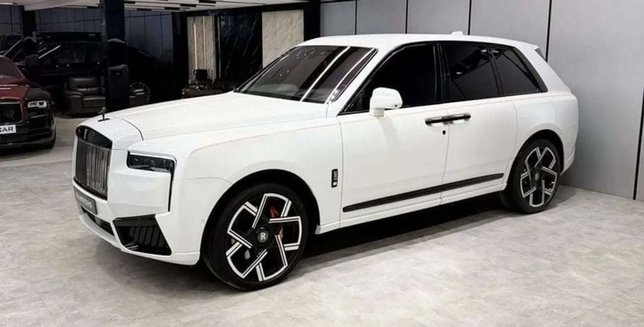 Rolls Royce Cullinan Silver Badge Rolls-Royce Cullinan 2022 Silver Badge with 2026 Facelift GCC specs