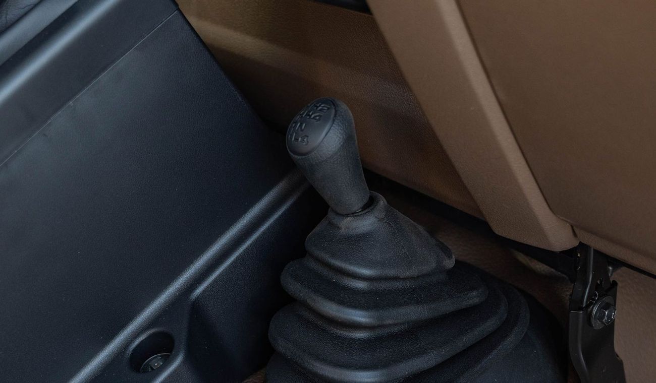 تويوتا لاند كروزر بيك آب 2025 Toyota Land Cruiser LC 79 SC 4.0L AT Petrol Basic with Fridge (Beige)