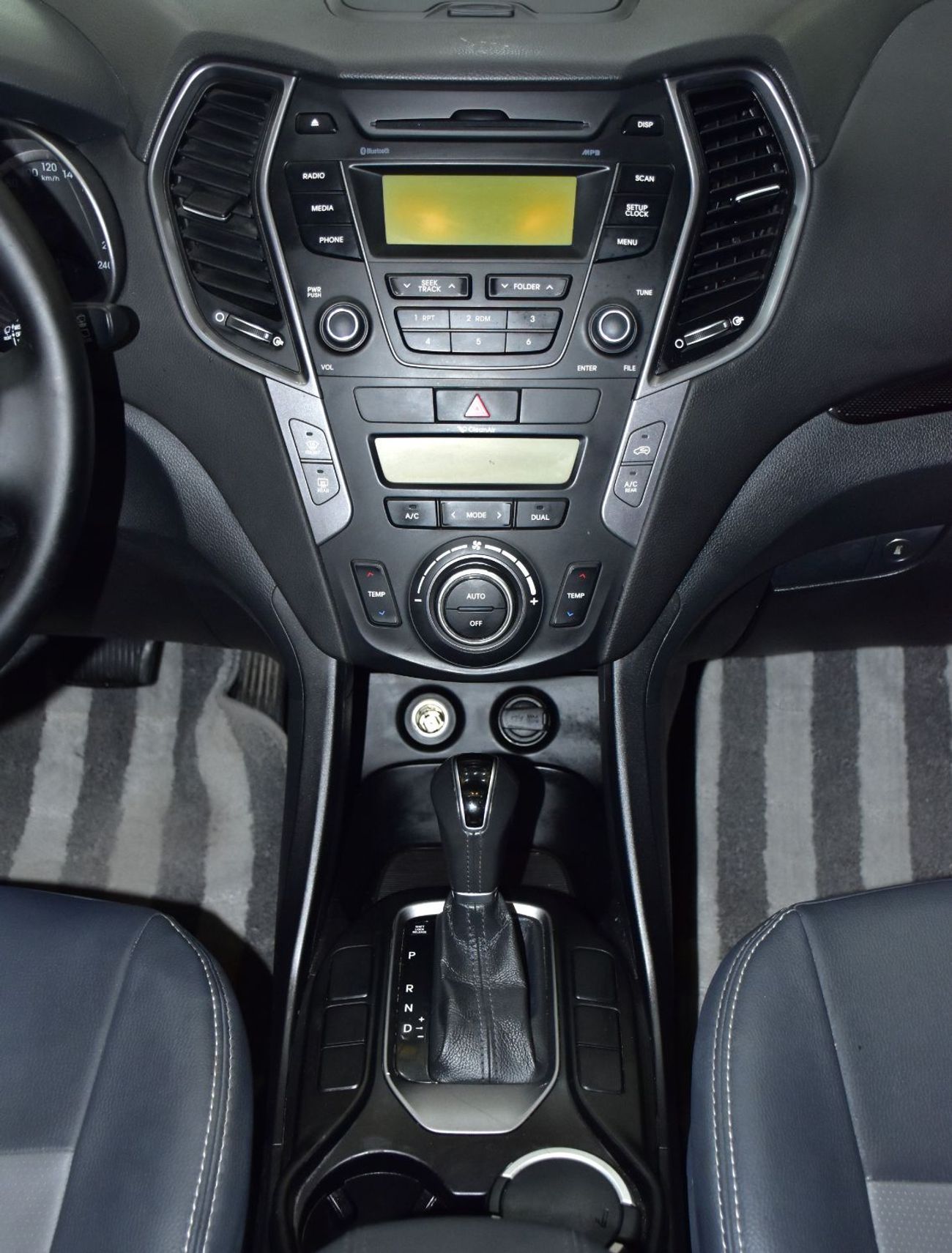 هيونداي سانتا في EXCELLENT DEAL for our Hyundai SantaFe 4WD 3.3L ( 2014 Model ) in Black Color GCC Specs