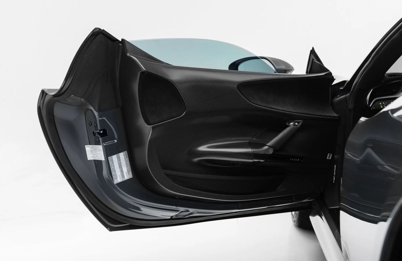 فيراري SF90 ستراديل 4.0L V8 Twin-Turbocharged Engine + eMotor