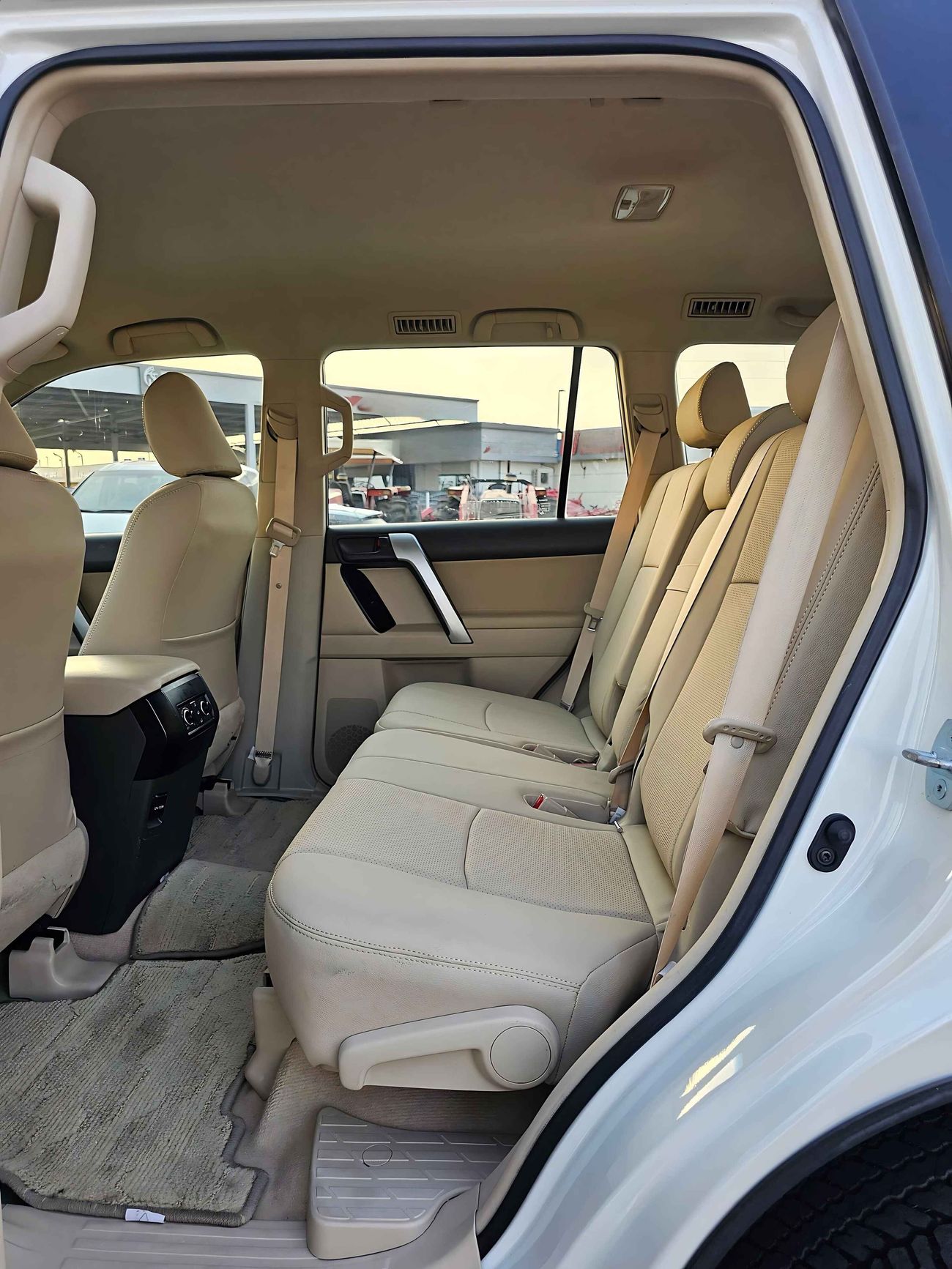 تويوتا برادو GXR V6 / LOW MILEAGE / LEATHER / DVD CAMERA / SPARE UP/ ONLY FOR EXPORT / LOT# 90465