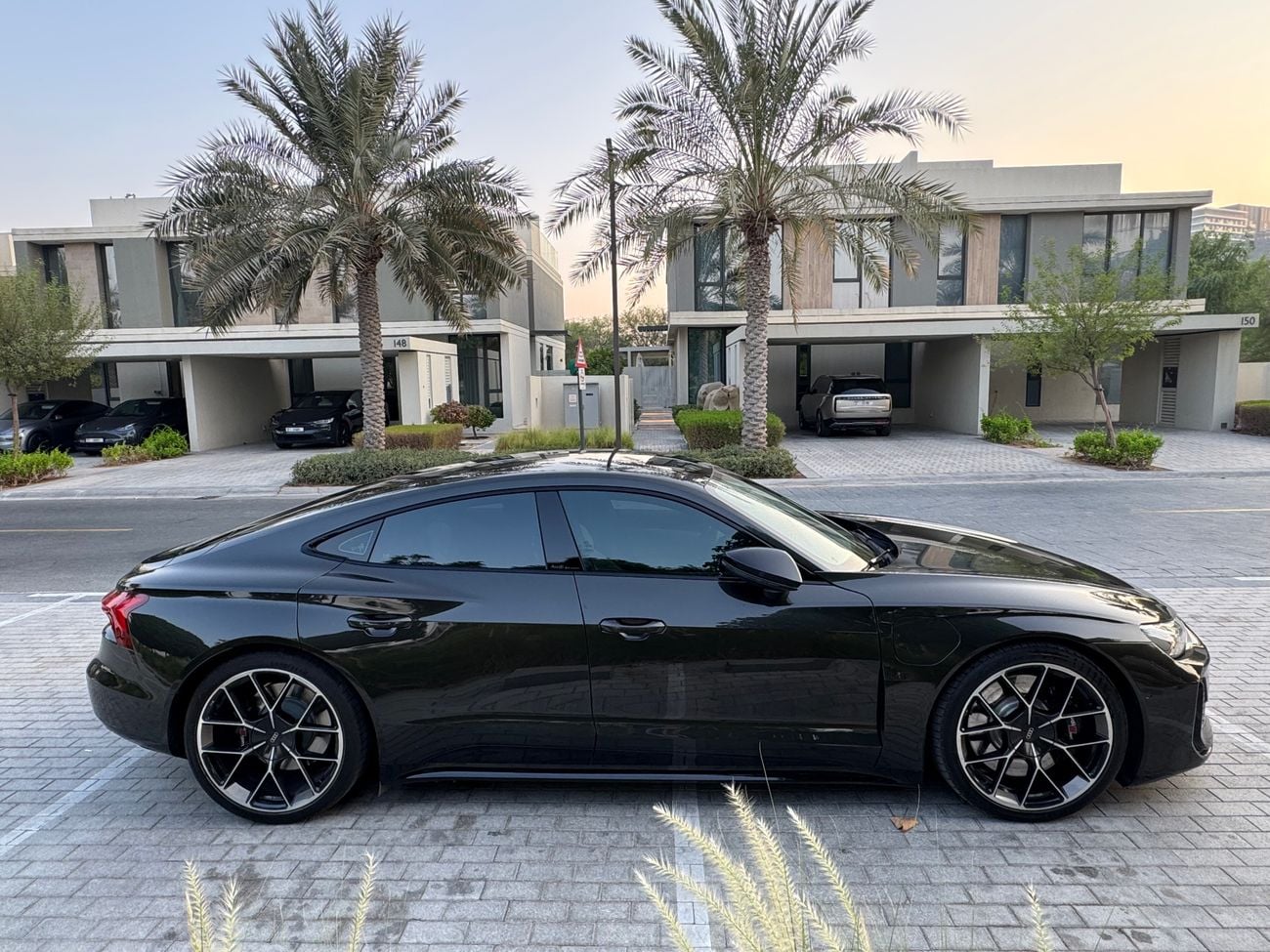أودي إي ترون جي تي RS PERFORMANCE