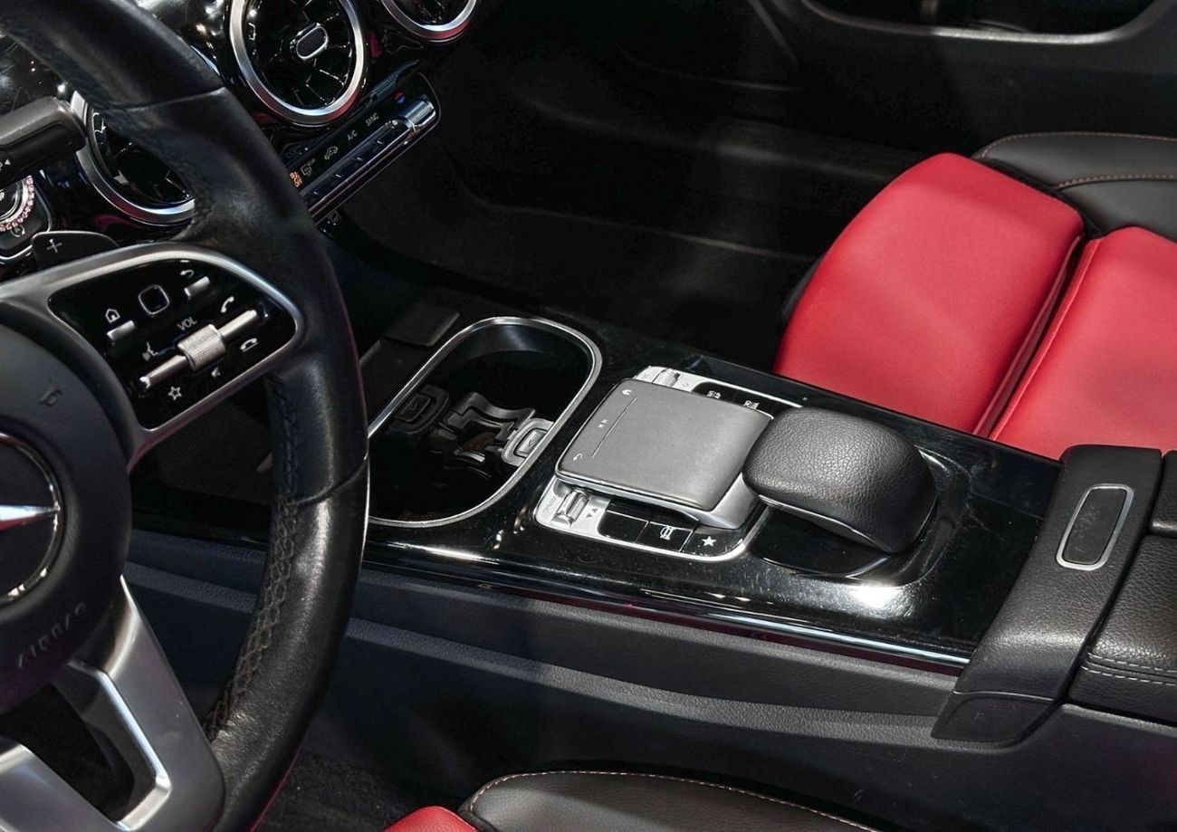 مرسيدس بنز CLA 250 Std 2.0L (221 HP)