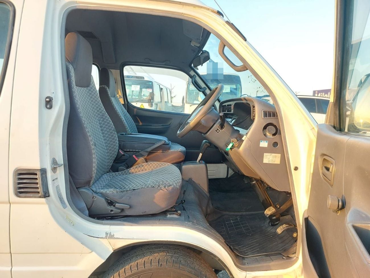 Toyota Hiace TOYOTA HIACE COMMUTER VAN RHD 2001 MODEL 2.4 L PETROL AUTOMATIC(PM06526)