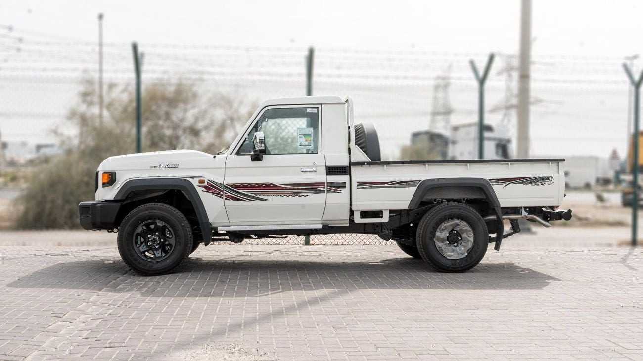 Toyota Land Cruiser Pick Up LC76 LX 2026 Toyota Land Cruiser LC79 2.8L MT Diesel (White-Brown)